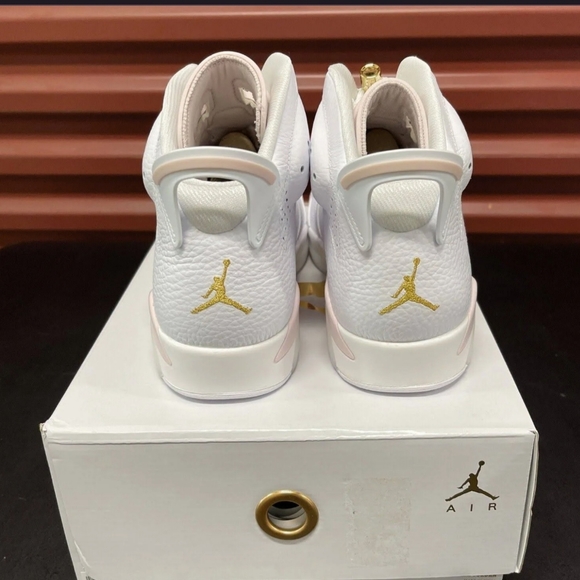 wmns air jordan 6 gold hoops